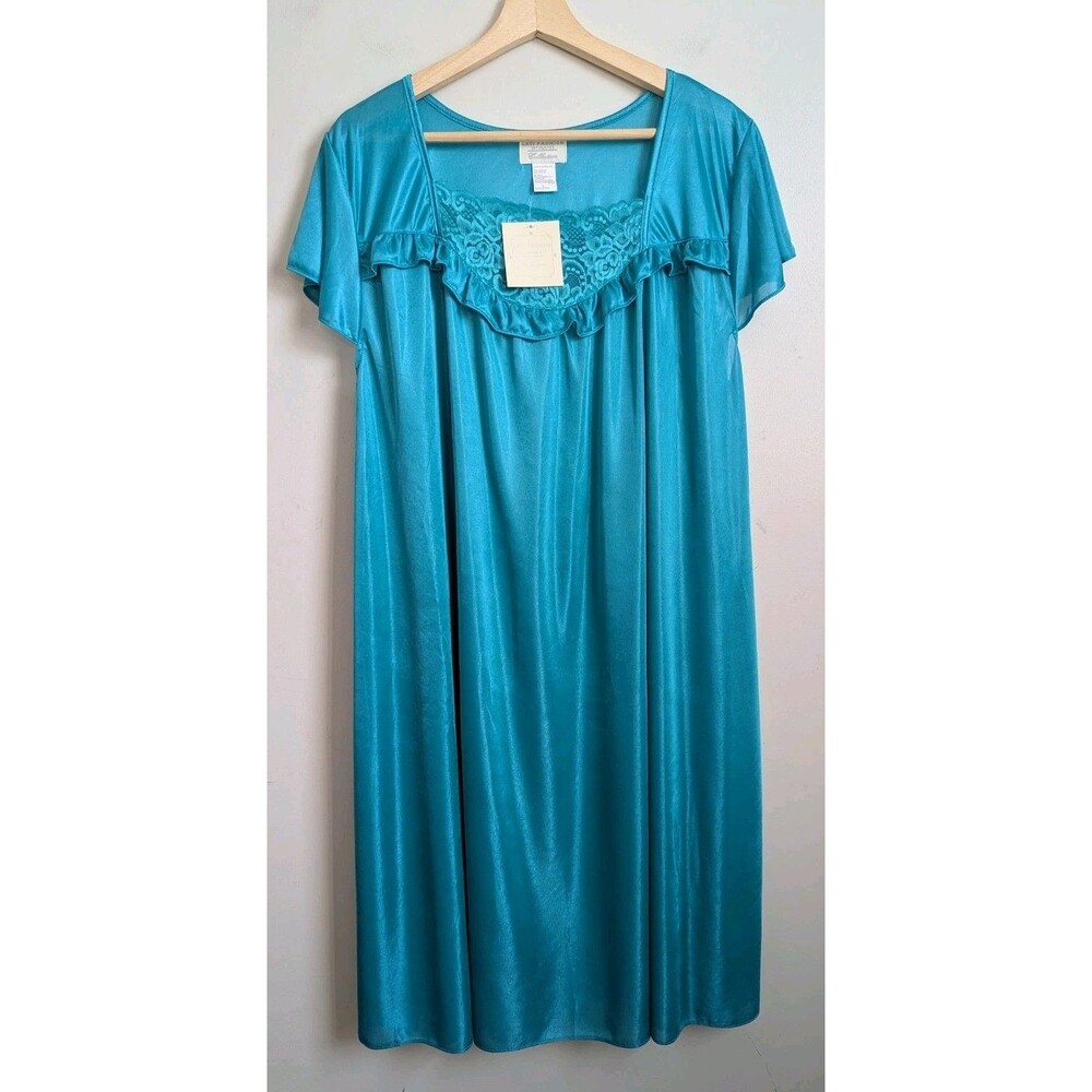 NEW Lati Silky Polyester Nightgown L Short Sleeve Turquoise Blue Lace Trim NWT